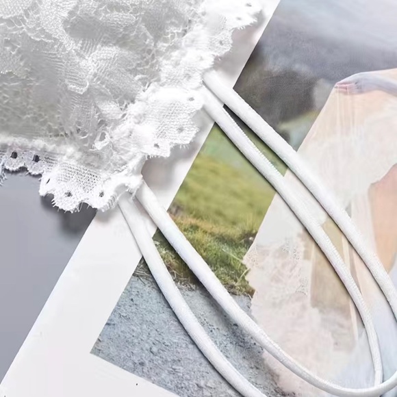 White lace scalloped bralette - Picture 4 of 6